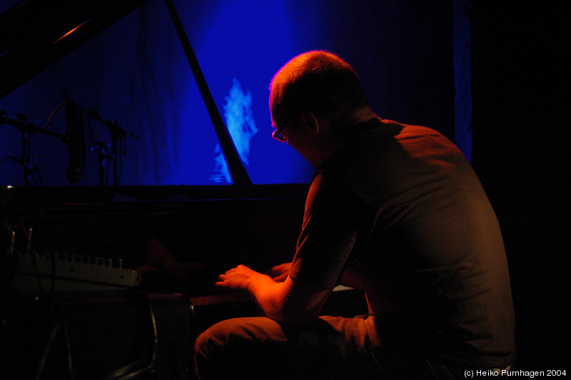 Bugge Wesseltoft (solo) - Jazzland Sessions @ Blå, Oslo 2004-12-02 - dsc_3541.jpg - Photo: Heiko Purnhagen 2004