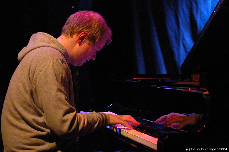 Håvard Wiik (solo) - Jazzland Sessions @ Blå, Oslo 2004-12-02 - dsc_3607.jpg - Photo: Heiko Purnhagen 2004