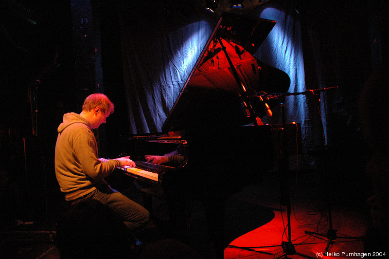 Håvard Wiik (solo) - Jazzland Sessions @ Blå, Oslo 2004-12-02 - dsc_3614.jpg - Photo: Heiko Purnhagen 2004