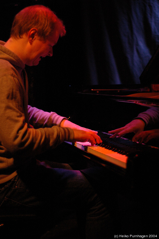 Håvard Wiik (solo) - Jazzland Sessions @ Blå, Oslo 2004-12-02 - dsc_3618.jpg - Photo: Heiko Purnhagen 2004