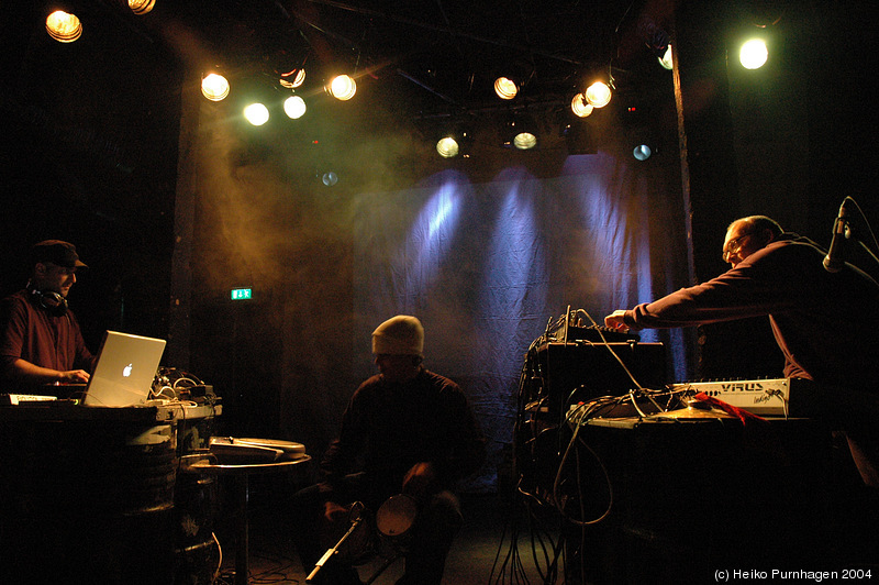 Gen/Lon (with Bugge Wesseltoft) - Jazzland Sessions @ Blå, Oslo 2004-12-03 - dsc_3791.jpg - Photo: Heiko Purnhagen 2004