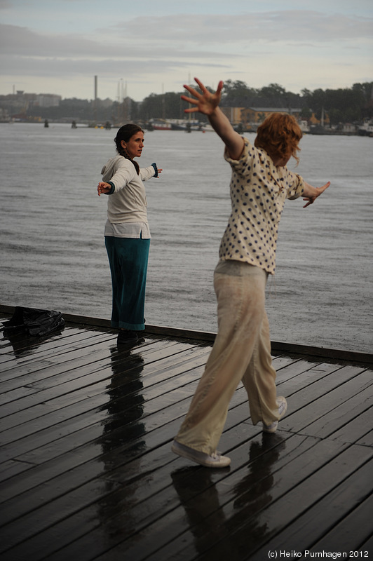 Kvinnor på en brygga @ Strandvägen/STOFF, Stockholm 2012-08-24 - dsc_0352.jpg - Photo: Heiko Purnhagen 2012