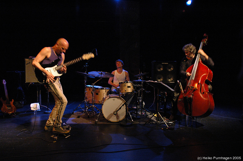 Marc Ducret Trio @ Nattjazz, Bergen 2005-06-03 - dsc_2270.jpg - Photo: Heiko Purnhagen 2005