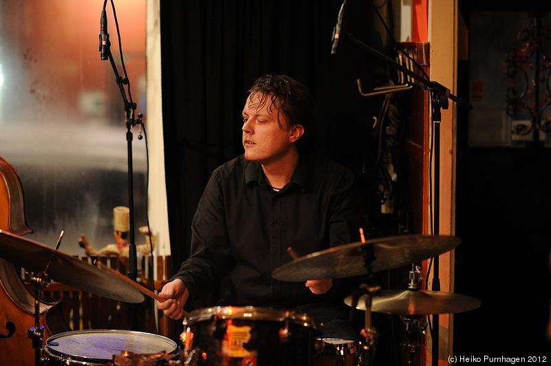 Joakim Simonsson Open Trio @ Glenn Miller Café, Stockholm 2012-12-15 - dsc_4315.jpg - Photo: Heiko Purnhagen 2012