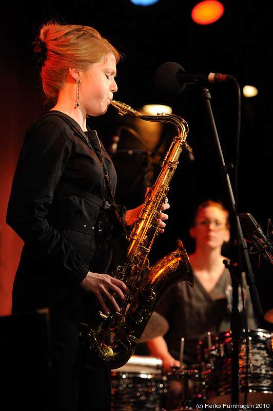 Swedish Jazz Celebration 2010 @ Fasching, Stockholm 2010-04-14 - <a href=http://www.myspace.com/medimalmo>MEDI</a> (Ida Karlsson sax, Emeli Ek dr/perc) - Photo: Heiko Purnhagen 2010