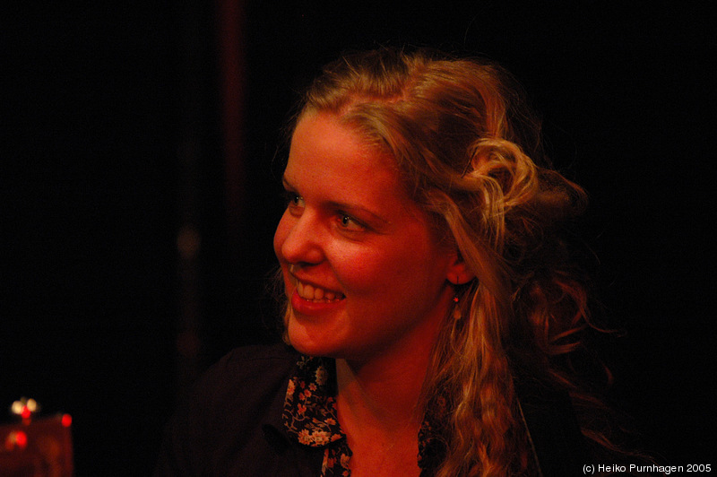 Sofia Karlsson @ Mosebacke, Stockholm 2005-03-01 - dsc_6932.jpg - Photo: Heiko Purnhagen 2005